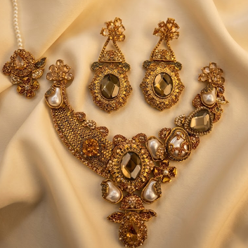 Golden Majesty Necklace Set