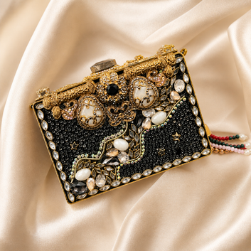 Elegance Clutch